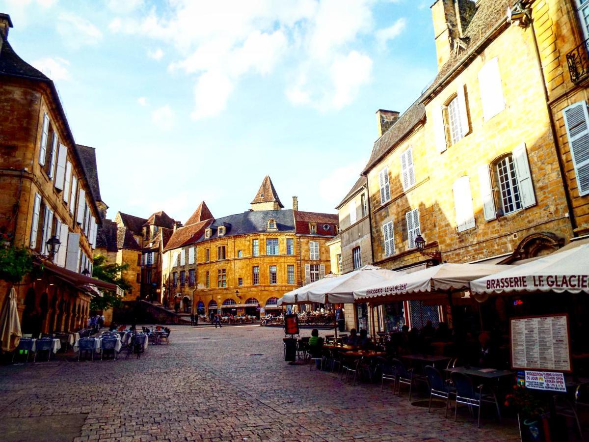 Centrally Located Sarlat Apartment With Medieval Town Views Екстериор снимка