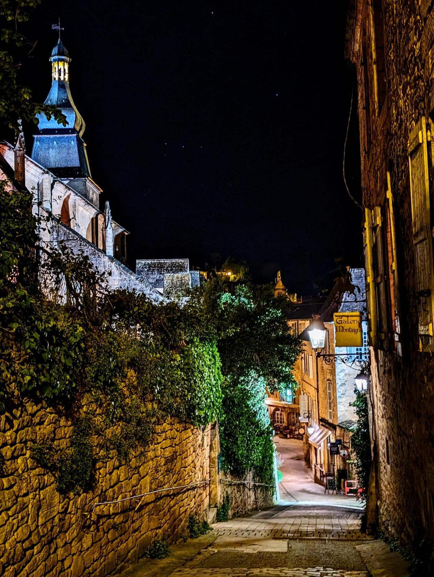 Centrally Located Sarlat Apartment With Medieval Town Views Екстериор снимка