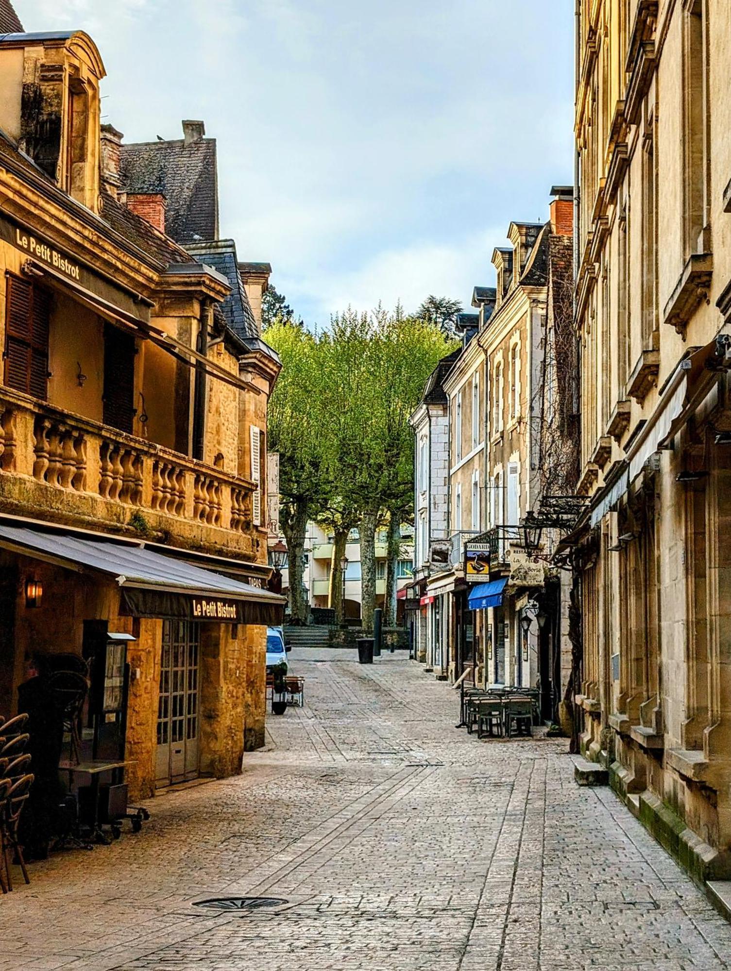 Centrally Located Sarlat Apartment With Medieval Town Views Екстериор снимка