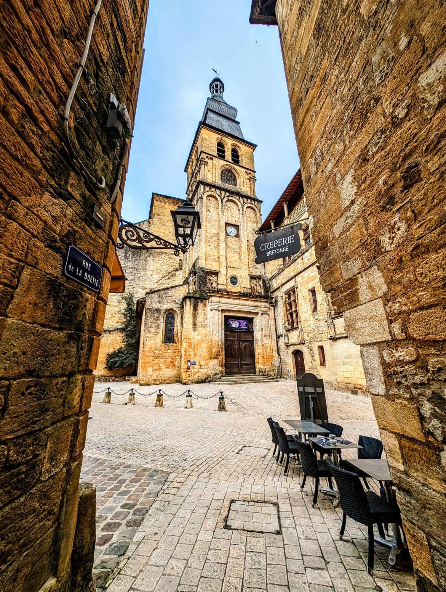 Centrally Located Sarlat Apartment With Medieval Town Views Екстериор снимка